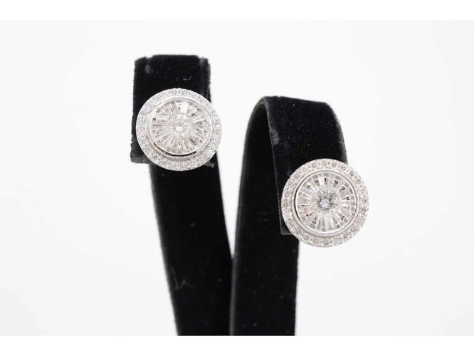 Boucles d'oreilles Boucles d’oreilles entourage en or blanc 14 carats et diamants 58 Facettes 2029