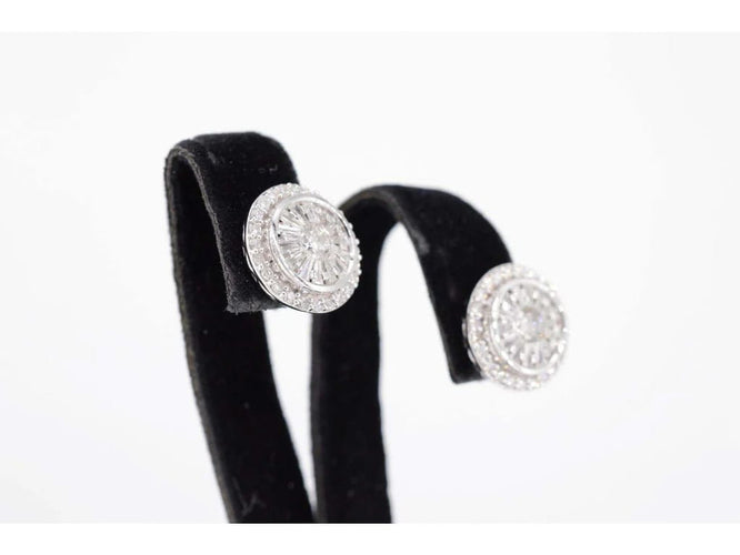 Boucles d'oreilles Boucles d’oreilles entourage en or blanc 14 carats et diamants 58 Facettes 2029