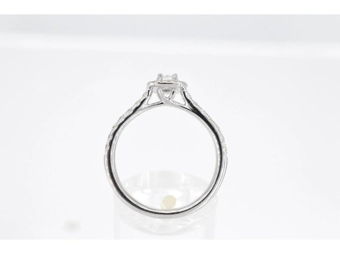 Bague 54 Bague entourage en or blanc avec diamants taille brillant et baguette 58 Facettes 2086