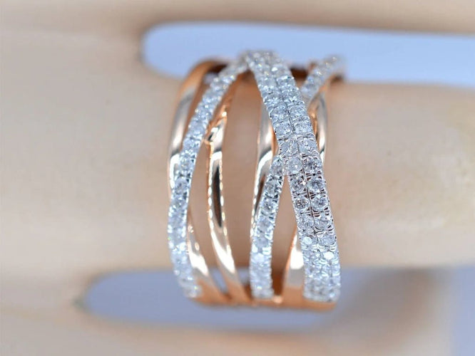 Bague 54 Bague en or rose 14 carats sertie de diamants taille brillant 58 Facettes 2182