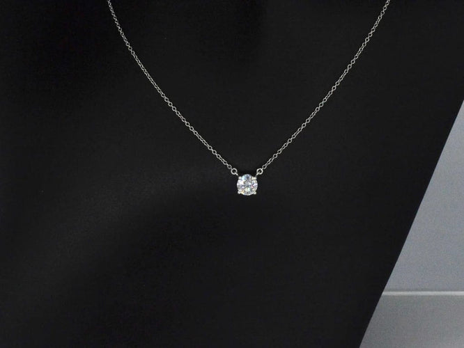 Collier Tiffany & Co - Collier solitaire en platine 950 et diamant 0,60 ct 58 Facettes 5194