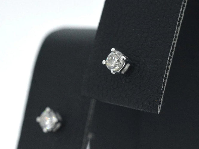 Boucles d'oreilles Boucles d’oreilles en or blanc 14 carats serties de diamants 58 Facettes 2270
