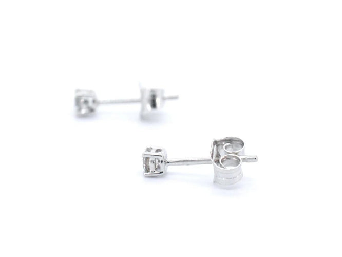 Boucles d'oreilles Boucles d’oreilles en or blanc 14 carats serties de diamants 58 Facettes 2270