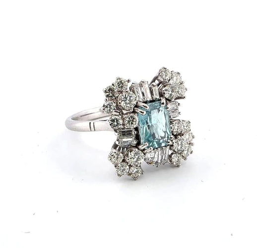 Bague 57 Bague vintage en or blanc 18 carats avec aigue-marine et diamants 58 Facettes