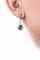 Boucles d'oreilles Boucles d'oreilles longues en or blanc 750 avec émeraudes et diamants 58 Facettes 50274