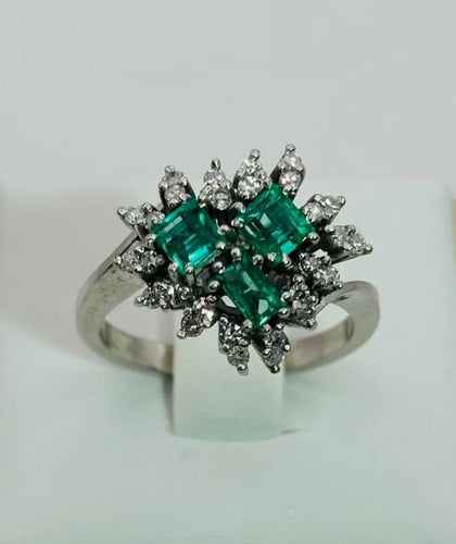 Bague 53 Bague en or blanc 750 avec émeraudes et diamants 58 Facettes 50233
