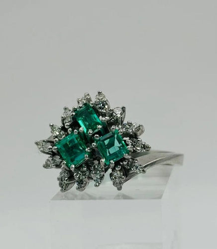 Bague 53 Bague en or blanc 750 avec émeraudes et diamants 58 Facettes 50233