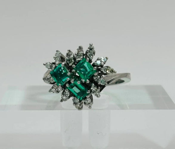 Bague 53 Bague en or blanc 750 avec émeraudes et diamants 58 Facettes 50233
