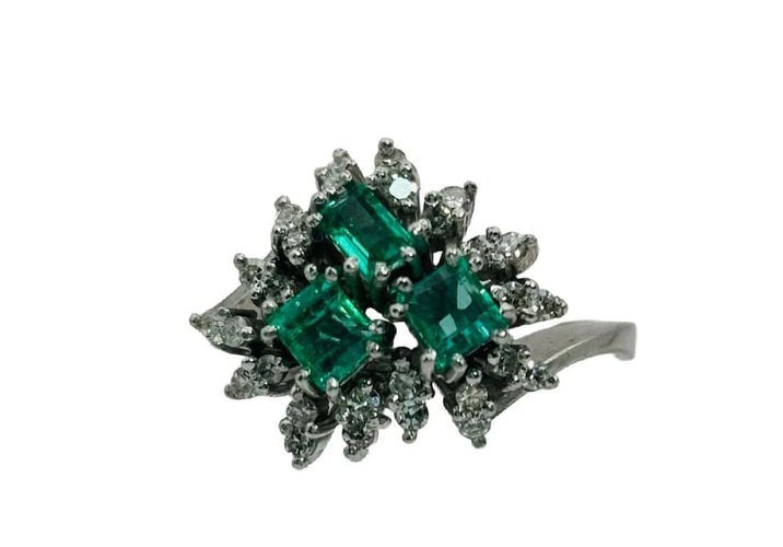 Bague 53 Bague en or blanc 750 avec émeraudes et diamants 58 Facettes 50233
