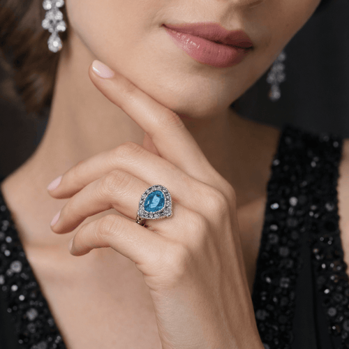 Bague 52 Bague en platine avec aigue-marine poire et halo de diamants 58 Facettes 50253