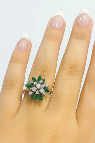 Bague 55 Bague en or blanc 750 avec émeraudes et diamants 58 Facettes 50254