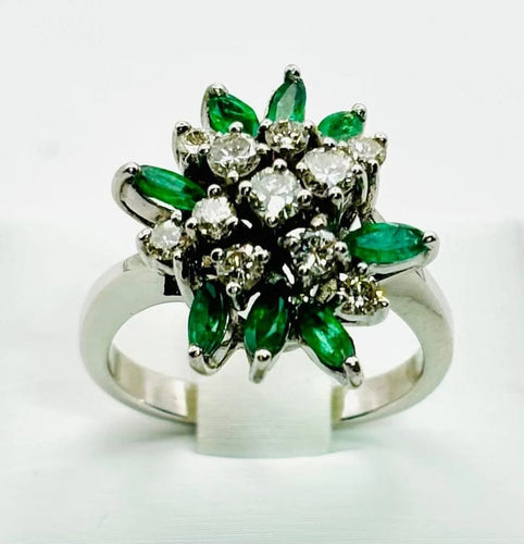 Bague 55 Bague en or blanc 750 avec émeraudes et diamants 58 Facettes 50254
