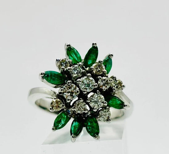 Bague 55 Bague en or blanc 750 avec émeraudes et diamants 58 Facettes 50254