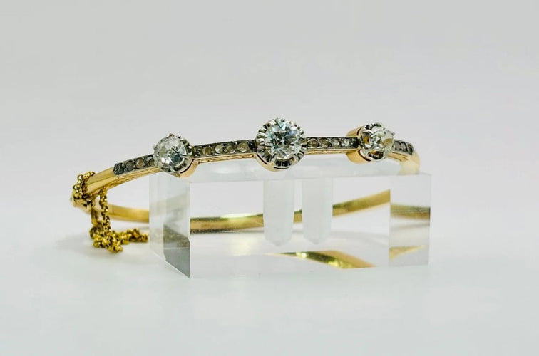 Bracelet Bracelet rigide en or jaune 18 carats et diamants taille ancienne 58 Facettes 50269