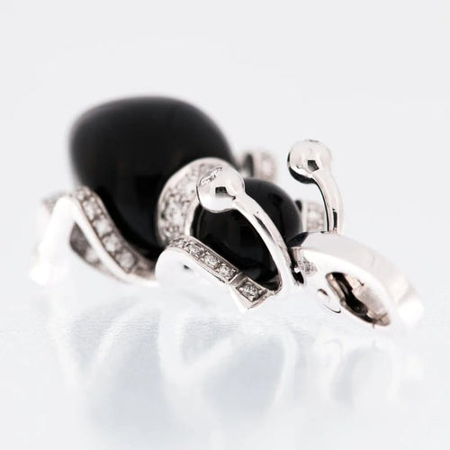 Broche Cartier - Broche La Fourmi en or blanc 18 carats, diamants et onyx 58 Facettes