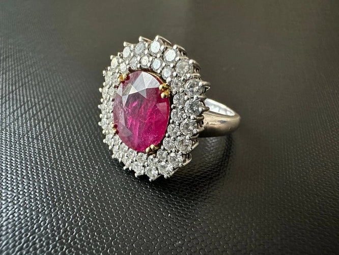 Bague 56.5 Bague cocktail en or blanc 18 carats avec diamants et rubis 58 Facettes
