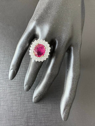 Bague 56.5 Bague cocktail en or blanc 18 carats avec diamants et rubis 58 Facettes