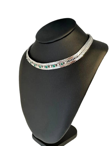 Collier Collier ras-de-cou en or blanc 18 carats avec diamants et émeraudes 58 Facettes