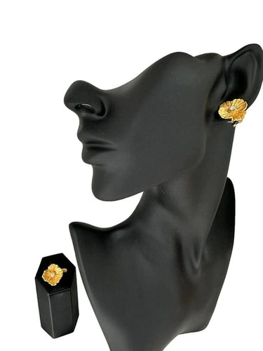 Bague 57 Parure fleur design - Bague et boucles d’oreilles en or jaune 18 carats avec diamants 58 Facettes