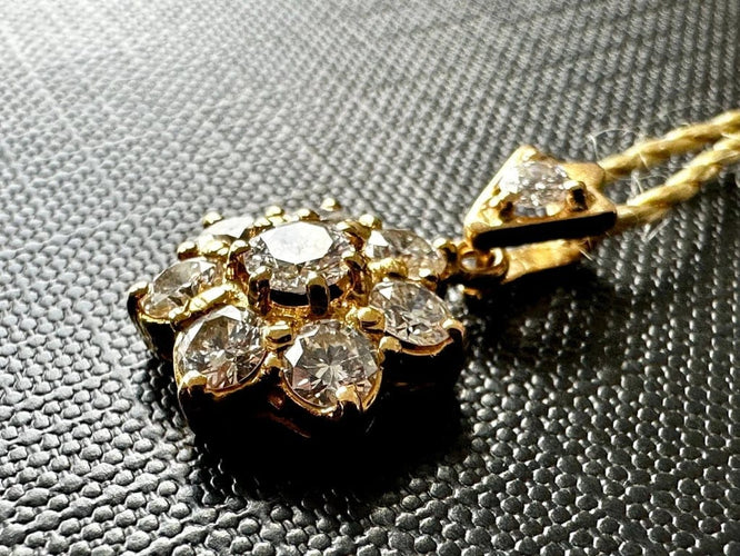 Pendentif Pendentif marguerite en or jaune 18 carats et diamants 58 Facettes