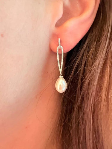 Boucles d'oreilles Boucles d'oreilles en or blanc 18 carats avec perles et diamants 58 Facettes