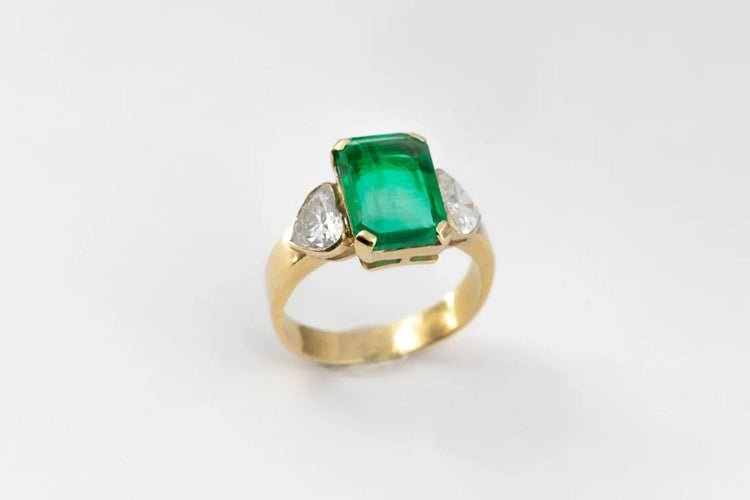 Bague 57 Bague émeraude 3 ct et diamants taille cœur en or jaune 14 carats 58 Facettes
