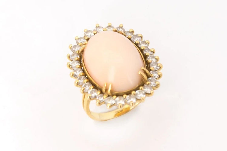 Bague 50 Bague pompadour en or jaune 750 au corail et diamants 58 Facettes