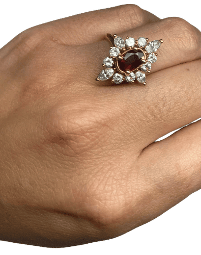 Bague 53 Bague marquise en or jaune 18K rubis et diamants 58 Facettes