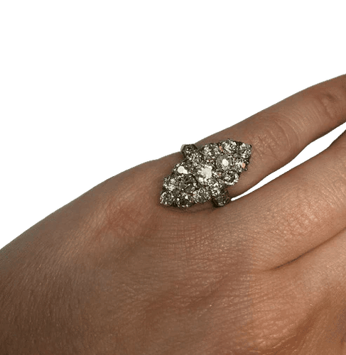 Bague 48 Bague marquise en or 18K et platine avec diamants 58 Facettes