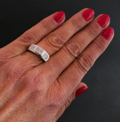 Bague 52 Bague pavée de 14 diamants en or blanc 18 carats 58 Facettes 844165