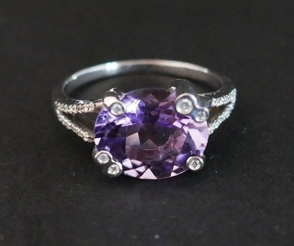 Bague 59 Bague améthyste et diamants en or blanc 18 carats 58 Facettes 1035125