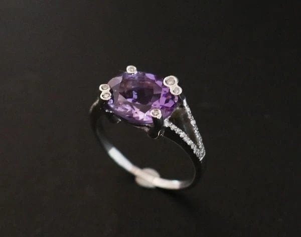Bague 59 Bague améthyste et diamants en or blanc 18 carats 58 Facettes 1035125
