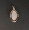 Pendentif Médaille ancienne ovale en or blanc 18 carats, nacre et perles fines 58 Facettes 940099