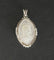 Pendentif Médaille ancienne ovale en or blanc 18 carats, nacre et perles fines 58 Facettes 940099
