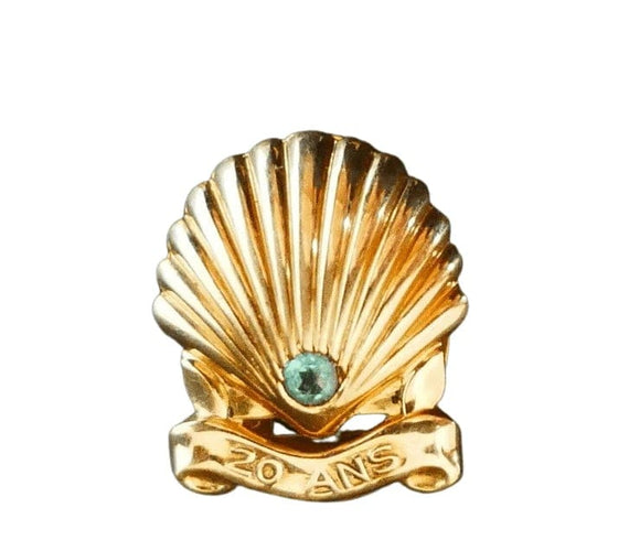 Broche Cartier - Boutonnière coquille Saint-Jacques en or jaune, émeraude 58 Facettes