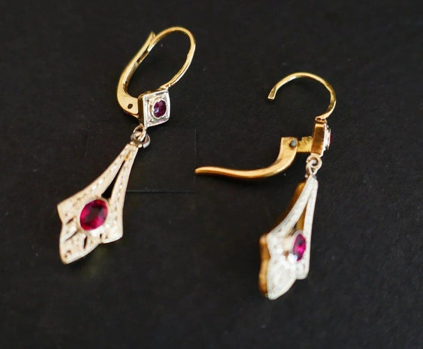 Boucles d'oreilles Boucles d’oreilles dormeuses en or 18 carats bicolore et pierres rouges 58 Facettes