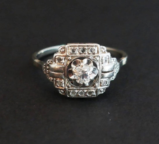 Bague 57 Bague Art déco en or blanc 18 carats, platine et diamants 58 Facettes