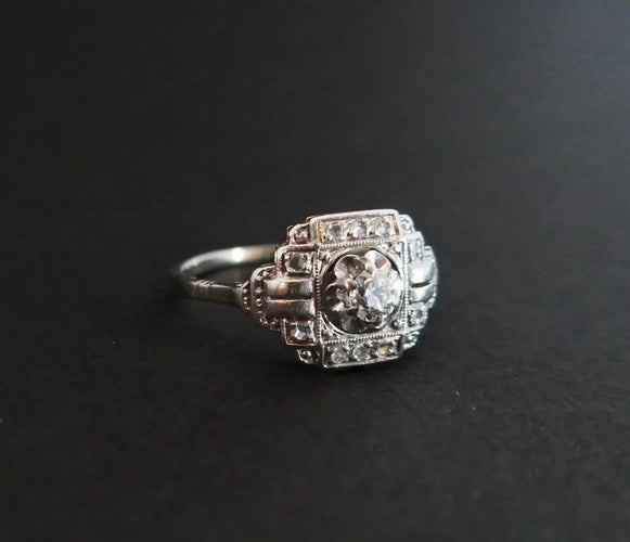 Bague 57 Bague Art déco en or blanc 18 carats, platine et diamants 58 Facettes