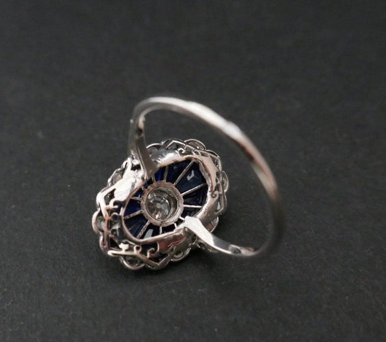 Bague 51.5 Bague Art déco en or blanc 18 carats avec diamants et saphirs 58 Facettes