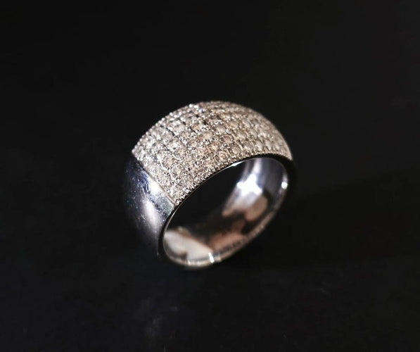 Bague 54 Bague pavée de diamants en or blanc 18 carats 58 Facettes