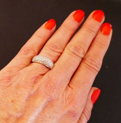 Bague 54.5 Bague pavée de diamants en or blanc 18 carats 58 Facettes