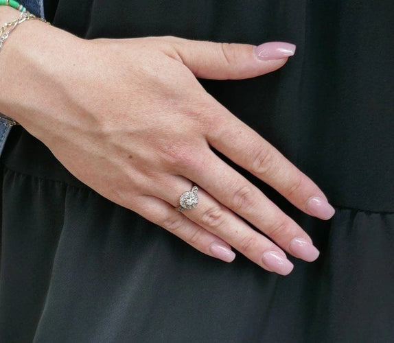 Bague 53 Bague marguerite ancienne en or jaune 18 carats, platine et diamants 58 Facettes