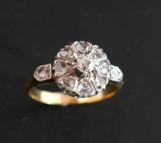 Bague 53 Bague marguerite ancienne en or jaune 18 carats, platine et diamants 58 Facettes