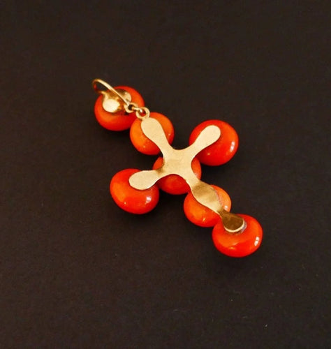 Pendentif Pendentif croix en corail ancien en or 18 carats 58 Facettes