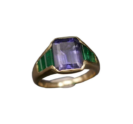 Bague 55 Bague en or jaune 18 carats avec iolite et émeraudes 58 Facettes B40-05