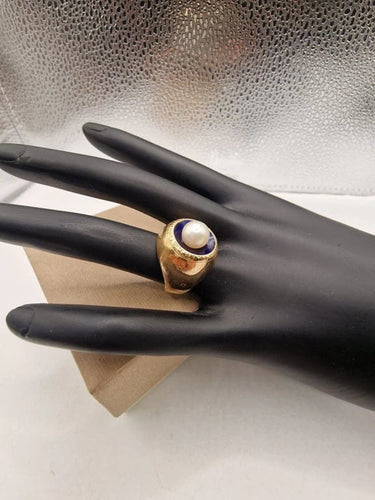 Bague 49.5 Bague chevalière en or jaune 18 carats avec perle et émail 58 Facettes