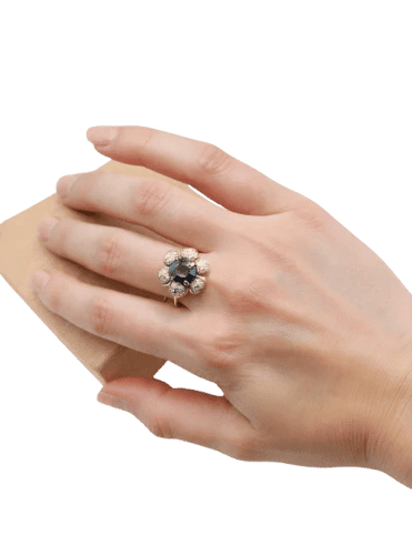 Bague 48 Bague cluster vintage en or blanc 18 carats et saphirs 58 Facettes