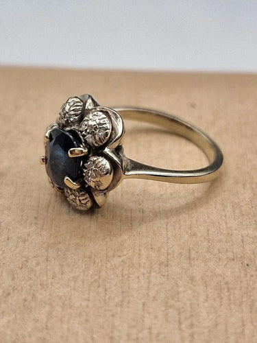 Bague 48 Bague cluster vintage en or blanc 18 carats et saphirs 58 Facettes