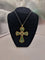 Pendentif Pendentif croix vintage en or jaune et diamants, émeraudes 58 Facettes