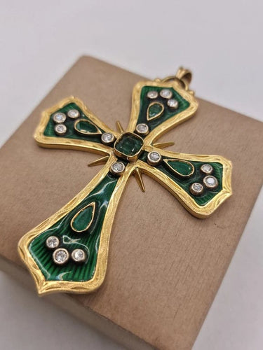 Pendentif Pendentif croix vintage en or jaune et diamants, émeraudes 58 Facettes